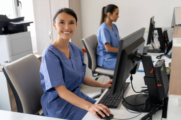 Postura profissional no trabalho: comportamento adequado na recepção hospitalar