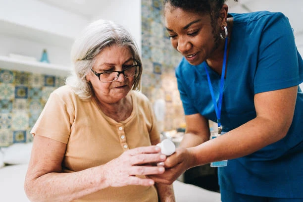 Vantagens e limites do home care: entenda quando o cuidado domiciliar é indicado